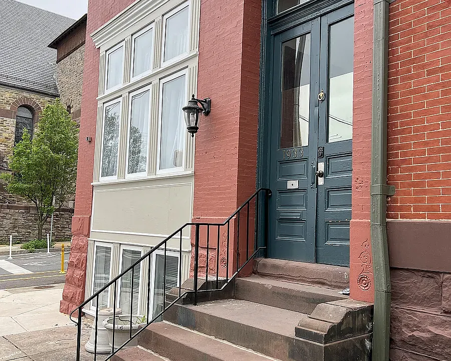 1933 Saint Paul St #4