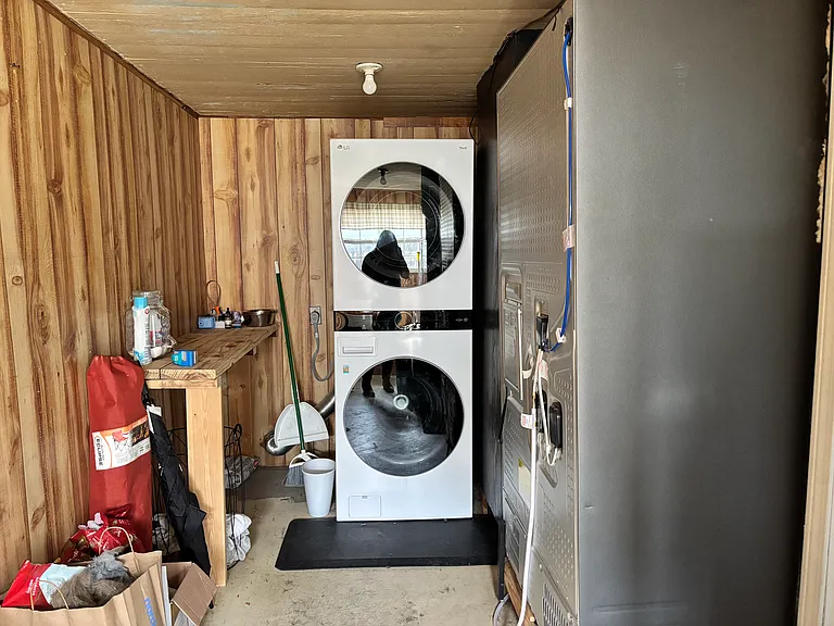 Laundry/Utility (washer/dryer available to stay in home)