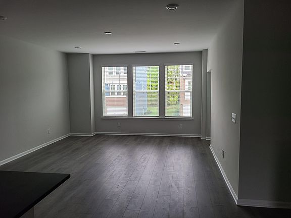 3rd image of 1080 Manorhaven Dr