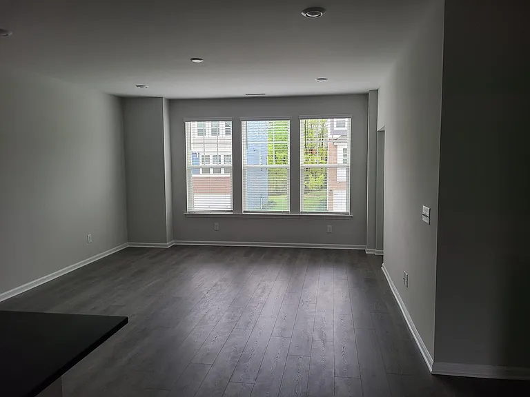 1080 Manorhaven Dr — Photo 3