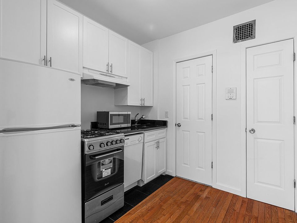 1st image of 50 Greenwich Ave #2B