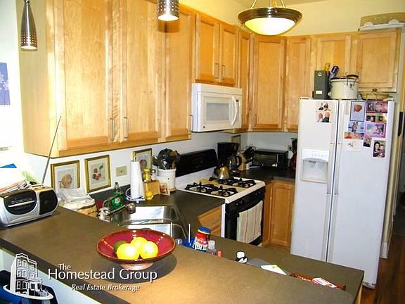 3rd image of 1935 N Wood St #First