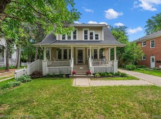 568 Saint Clair St, Grosse Pointe, MI 48230
