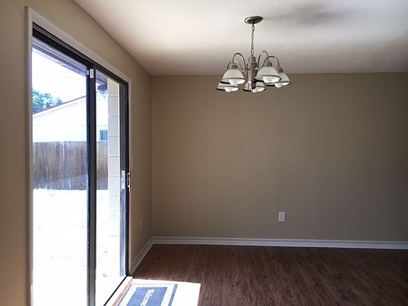 4th image of 1604 Lowry Ave