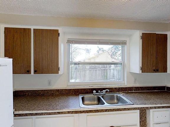 3rd image of 2651 N Tuttle Ave