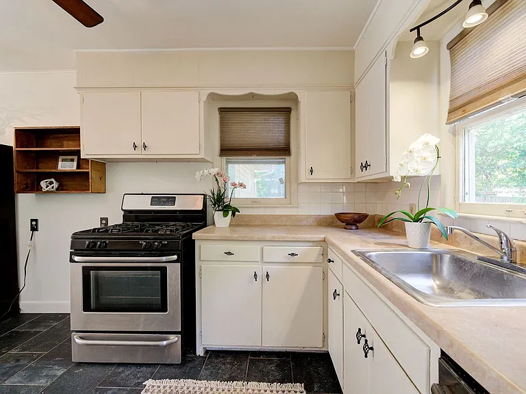 604 N Stewart Ave — Photo 13