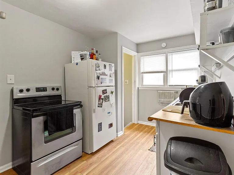 4354 Crittenden Ave — Photo 2