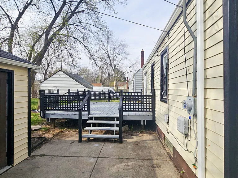 7547 Lamphere — Photo 24