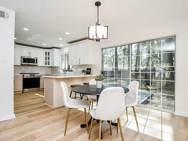 21 Edgewood Forest Ct — Photo 13
