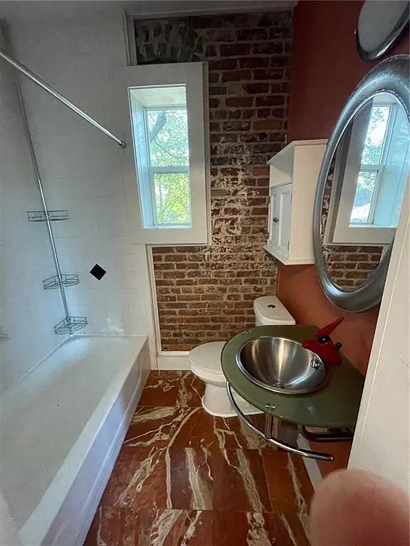 1 bed, 1.0 bath, 561 sqft, $1,600 — Photo 3