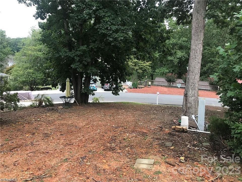 1st image of 110 Club House Dr