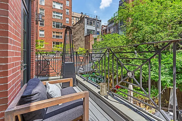Sold by Sloane Square | media 21