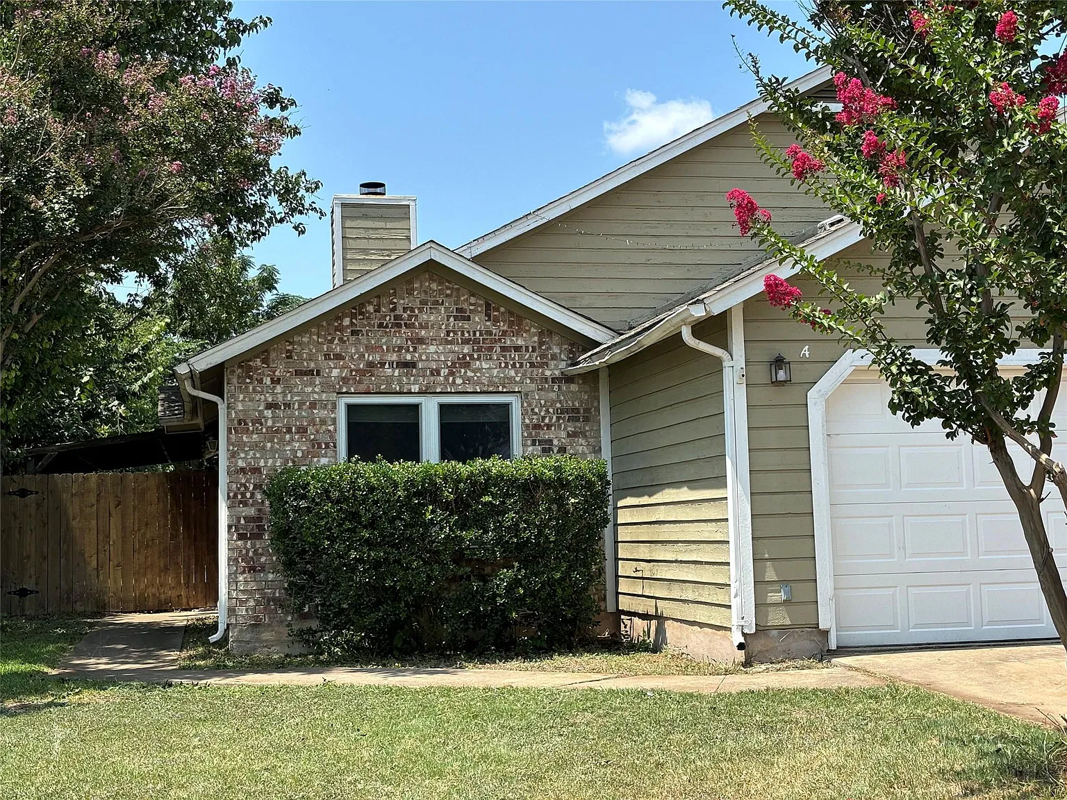 3 bed, 2.0 bath, 1064 sqft, $1,595 — Photo 1