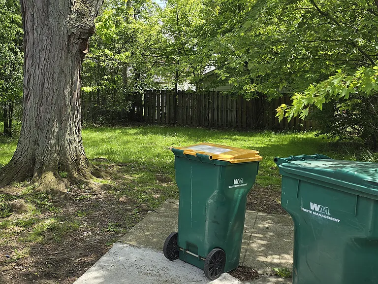 Watson Rd — Photo 10