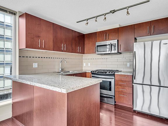 5th image of 8288 Lansdowne Rd #703