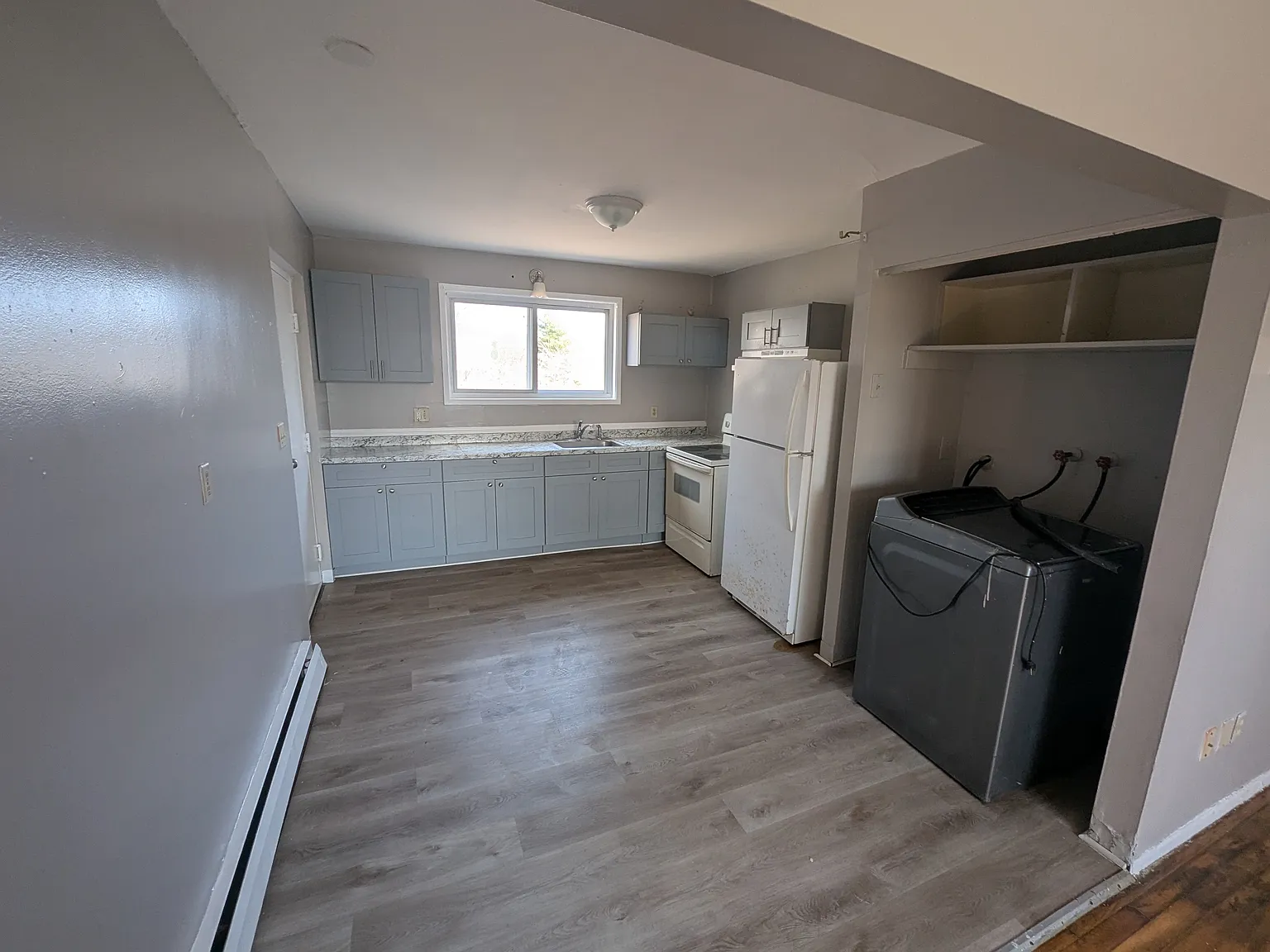404 Barbour St — Photo 2