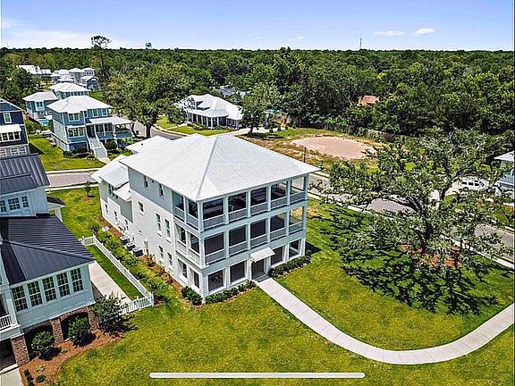 5th image of 521 E Beach Dr