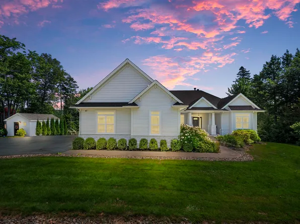261 Aberdeen Dr, Fall River, NS B2T 0H1