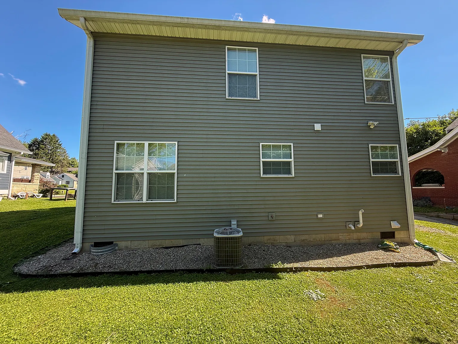 3 bed, 2.5 bath, 1470 sqft, $2,350 — Photo 4