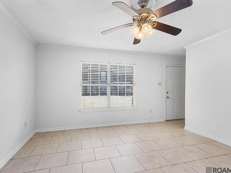 4624 Parkoaks Dr #11 — Photo 3