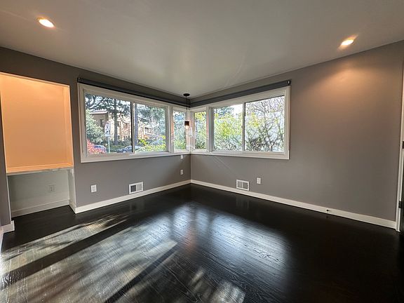 2nd image of 200 Waverley St APT 1