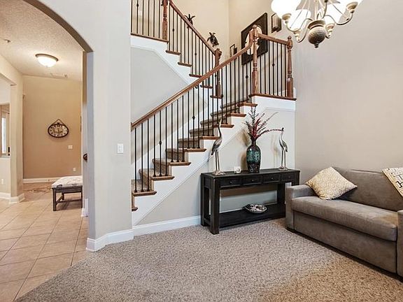 2nd image of 6927 Sorrento St