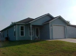 516 E 5th Pl, Grove, OK 74344