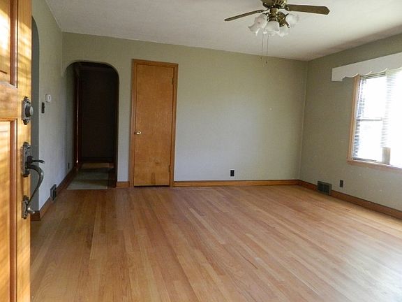 3rd image of 1910 3y Ave