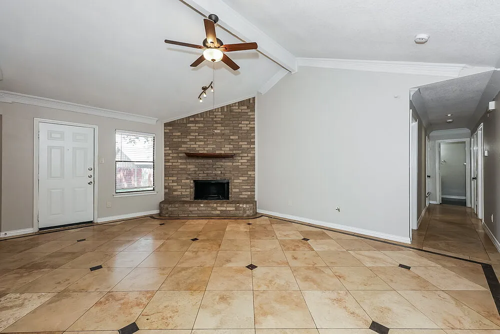 3 bed, 2.0 bath, 1874 sqft, $1,860 — Photo 4