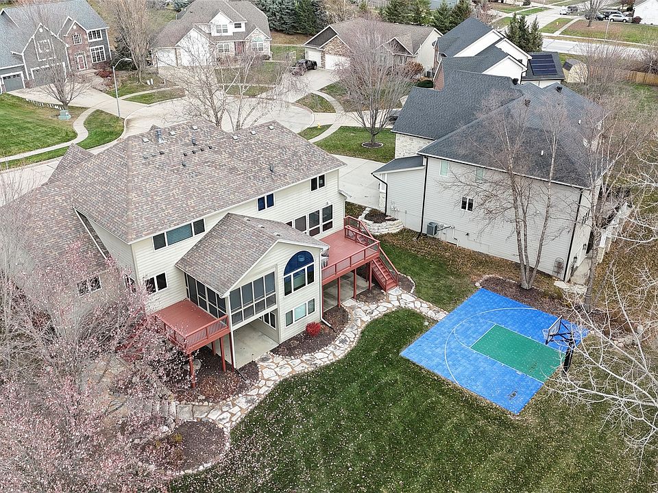 2nd image of 770 SE Willow Cir