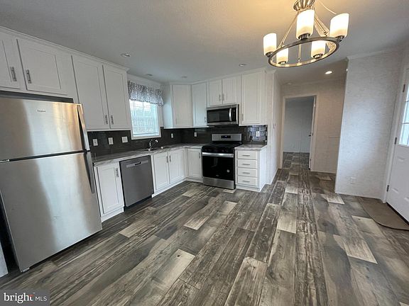 5th image of 50 Pennington Dr