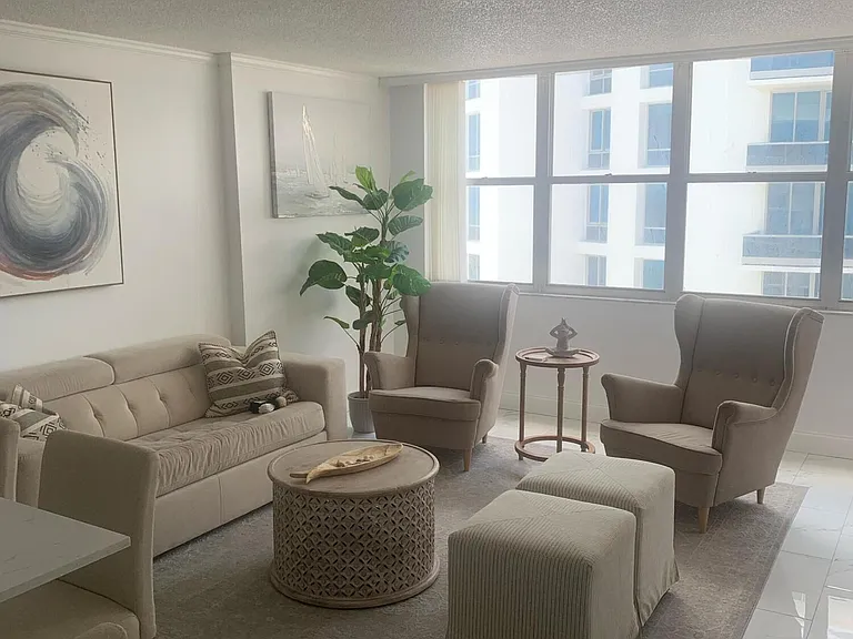 6039 Collins Ave #1722 — Photo 3