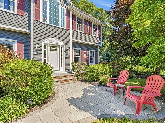 3rd image of 5 Cobb Ln