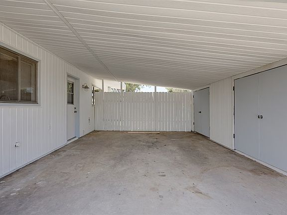 4th image of 913 E 6th Pl