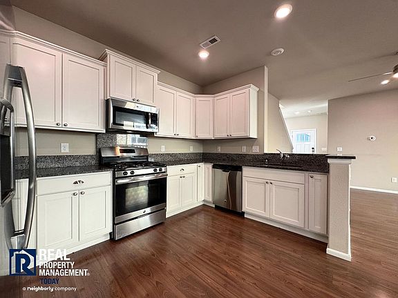 3rd image of 3428 Hera St NE