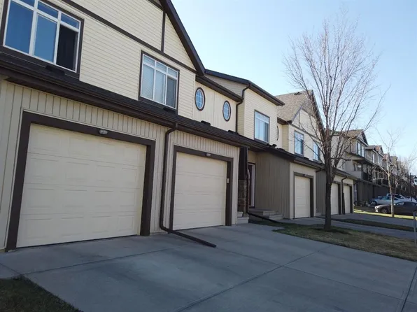 337 W Copperpond Lndg SE, Calgary, AB T2Z 1G6
