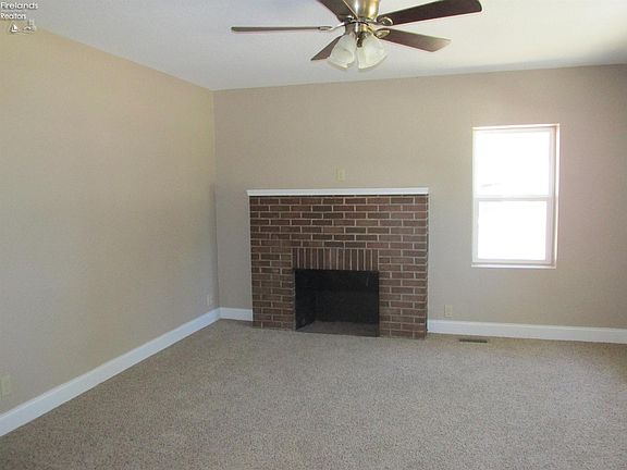 4th image of 165 Nelson St