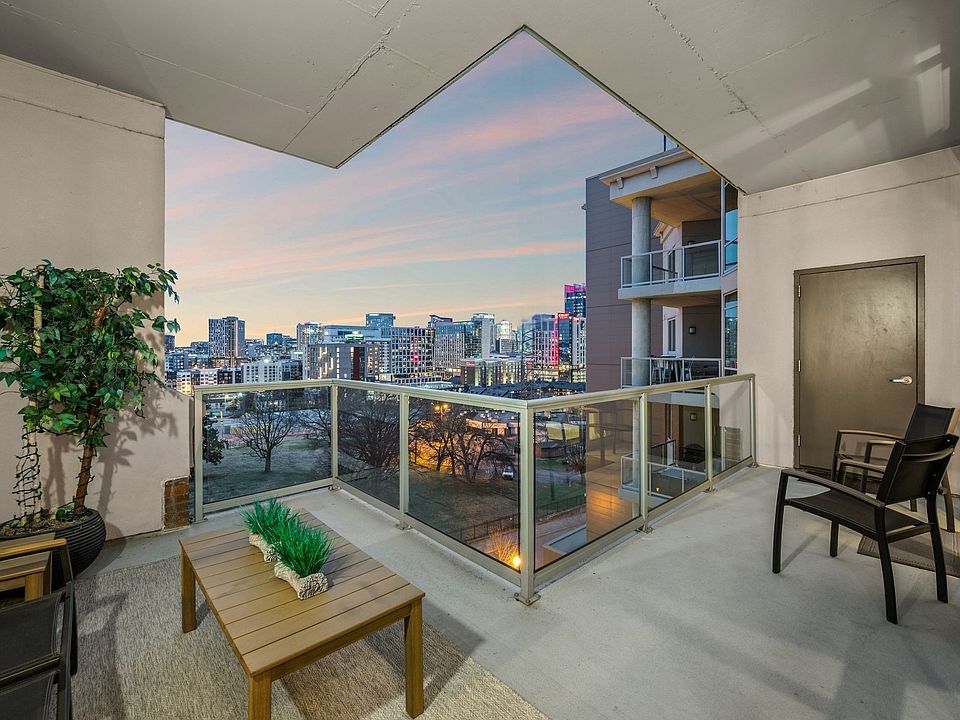 1st image of 20 Rutledge St #606