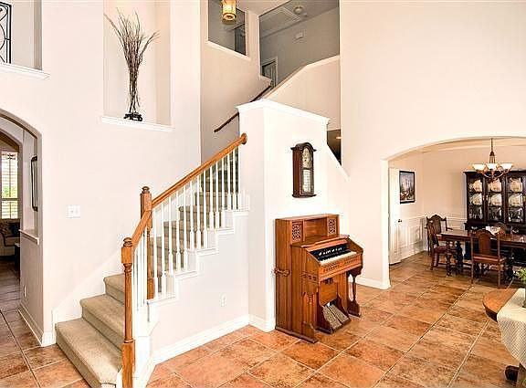 4th image of 341 Ashley Pl
