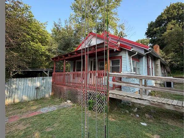 1102 W Main St, Huntsville, AR 72740
