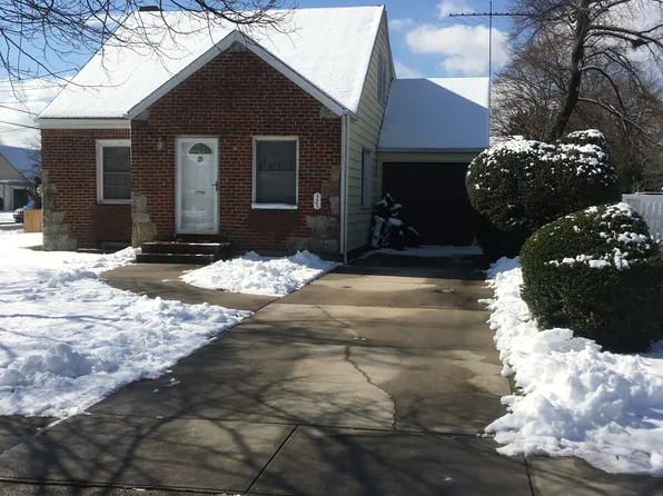 325 Roosevelt Blvd, West Hempstead, NY 11552