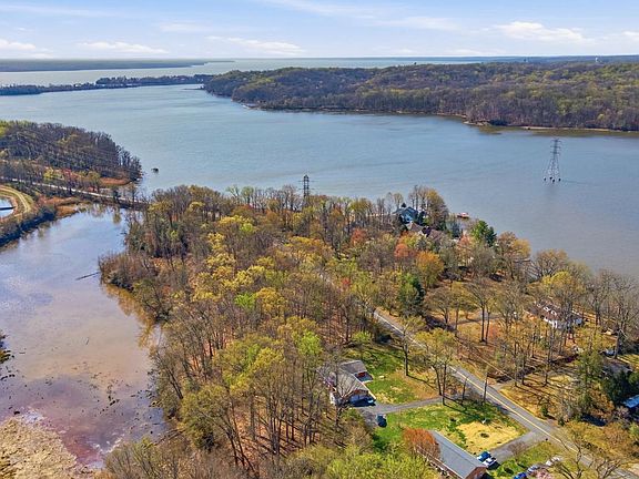 5th image of 18330 Possum Point Rd