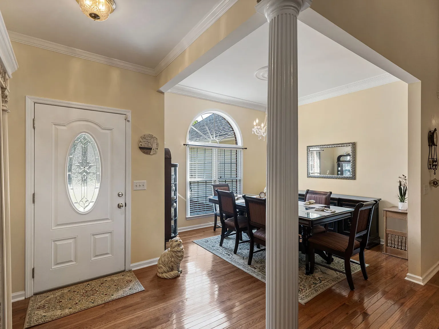 4 bed, 2362 sqft, $2,200 — Photo 2