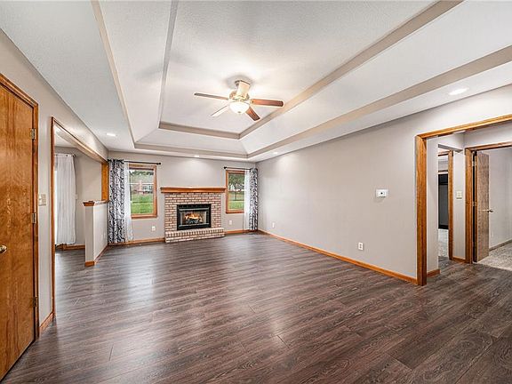 4th image of 1800 Sunset Dr