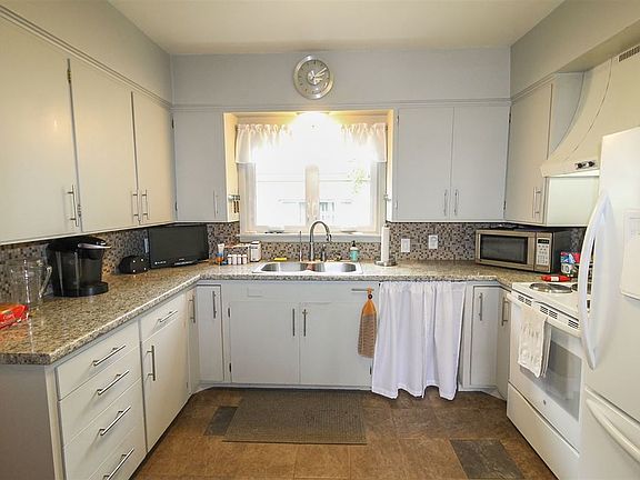 3rd image of 541 S Park Ave