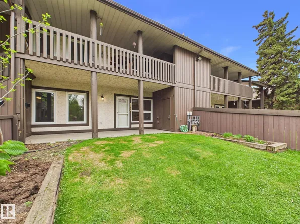 152 Surrey Gdns NW, Edmonton, AB T5T 1Z3
