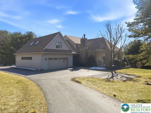 205 Sycamore Dr, Palmerton, PA 18071