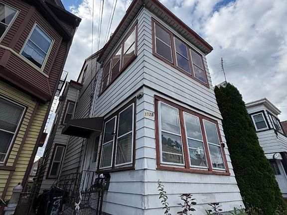 2nd image of 1028 Madison Ave
