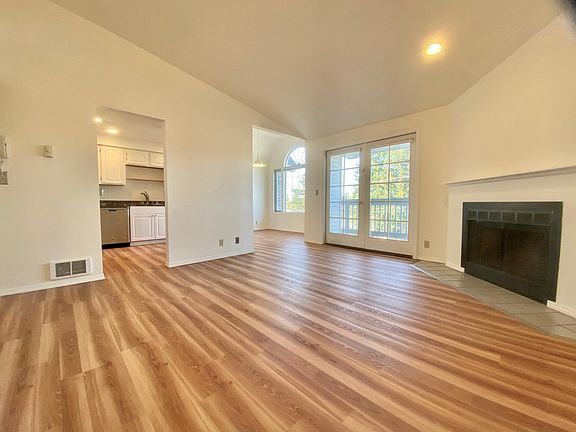 4th image of 12027 SE 60th St APT B