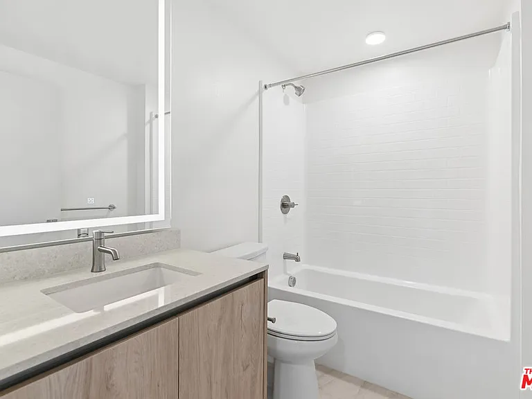 2521 S Orange Dr — Photo 4